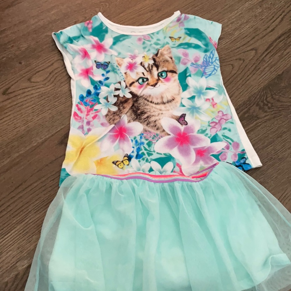 Girls shirt and shorts